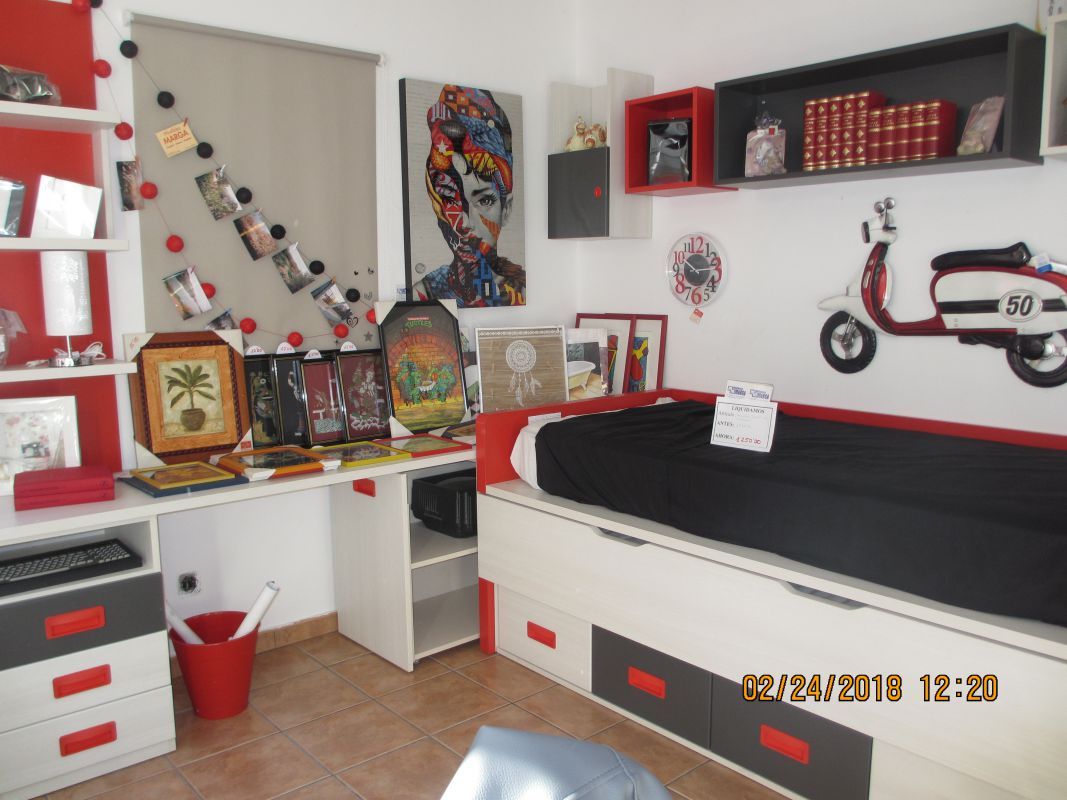 Incluye estanterias,mesa estudio